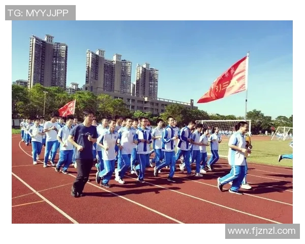阳光下奔跑的她们体育课上女同学的青春与活力 阳光下奔跑的她们体育课上女同学的青春与活力
